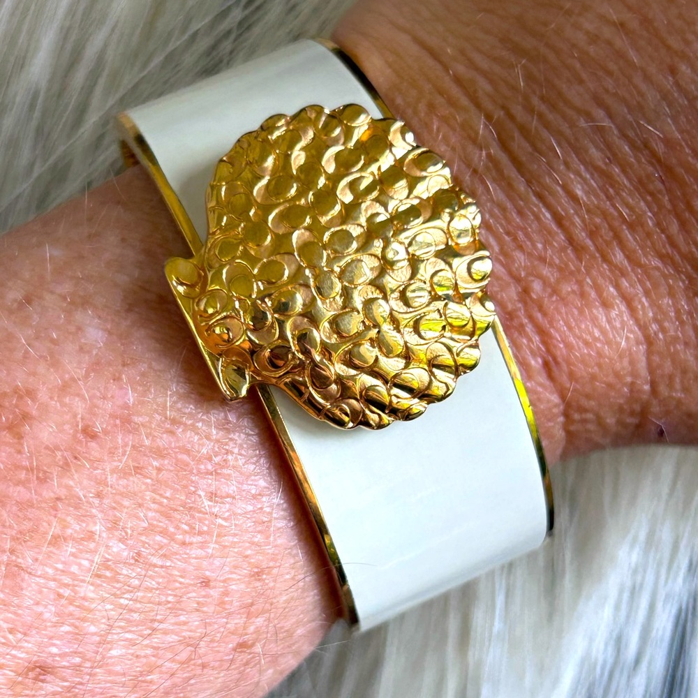 Gorgeous COACH cuff bracelet with a beautiful gold SHELL accent 🐚 on top